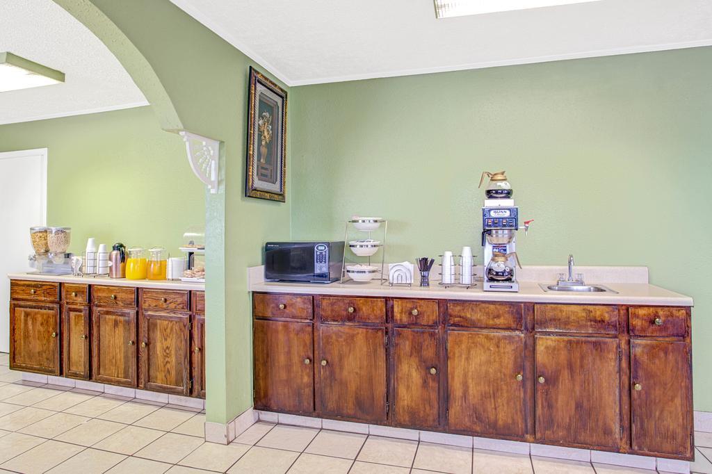 Knights Inn Memphis Airport Εξωτερικό φωτογραφία