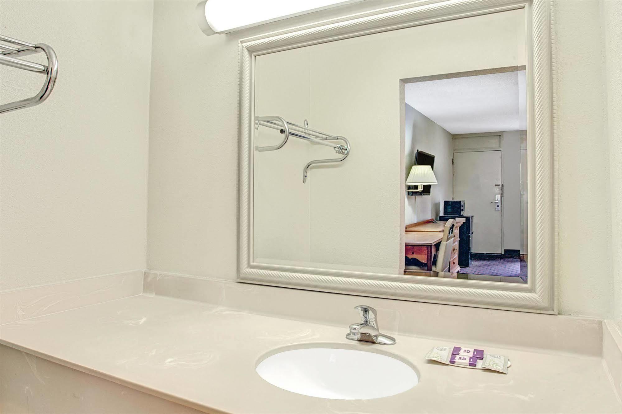 Knights Inn Memphis Airport Εξωτερικό φωτογραφία