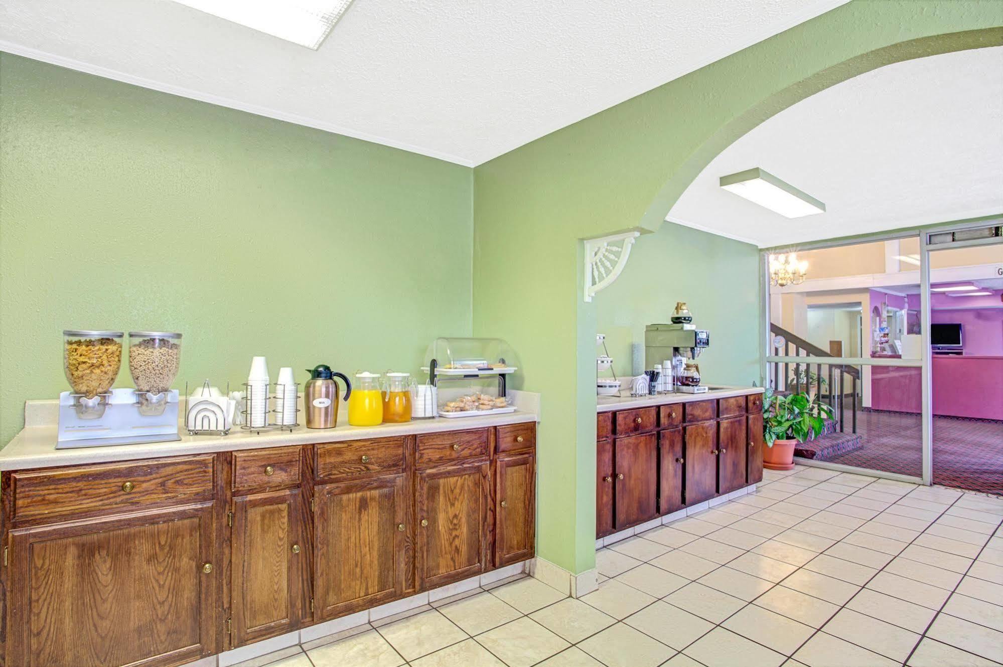 Knights Inn Memphis Airport Εξωτερικό φωτογραφία
