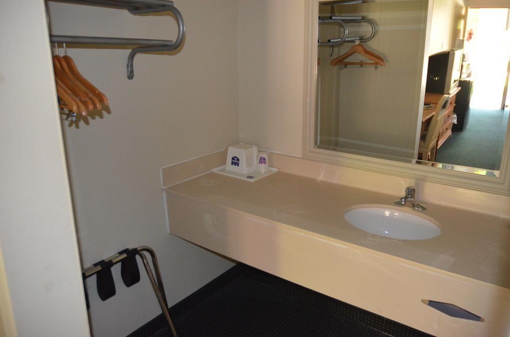 Knights Inn Memphis Airport Εξωτερικό φωτογραφία